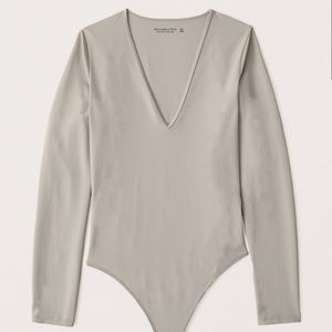 A&F Long-Sleeve Seamless Deep-V Bodysuit - Light Grey